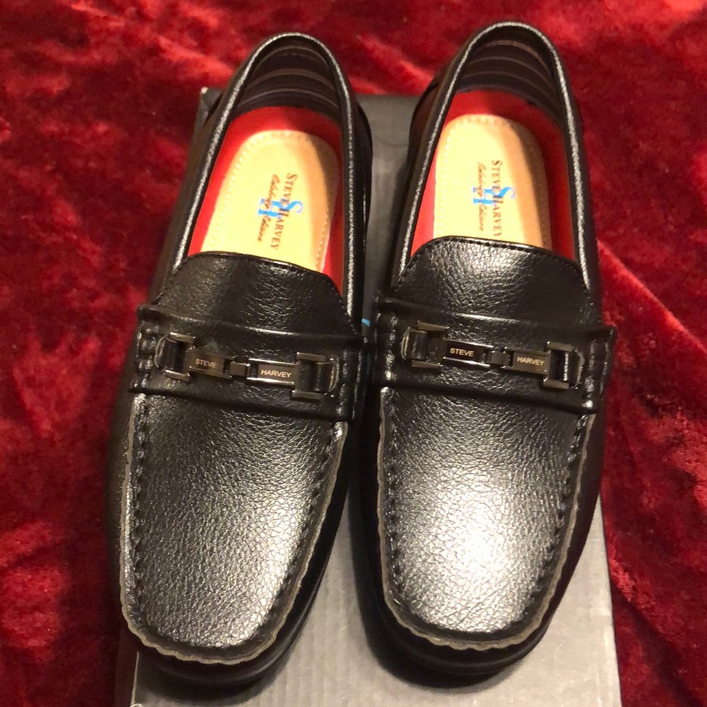 Steve Harvey Black leather boy’s Loafer; Size: 4